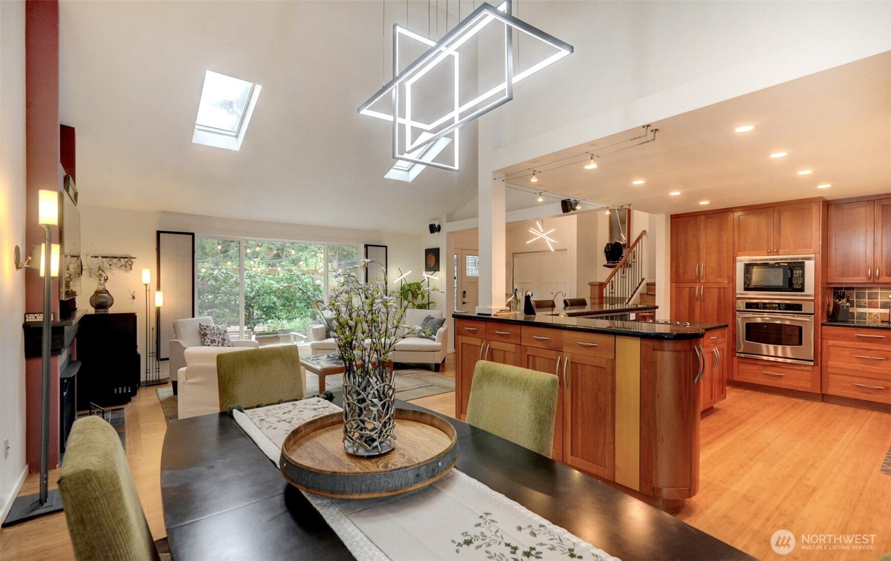 Redmond, Washington, 98052, United States, 4 Bedrooms Bedrooms, ,3 BathroomsBathrooms,Residential,Active,1863316