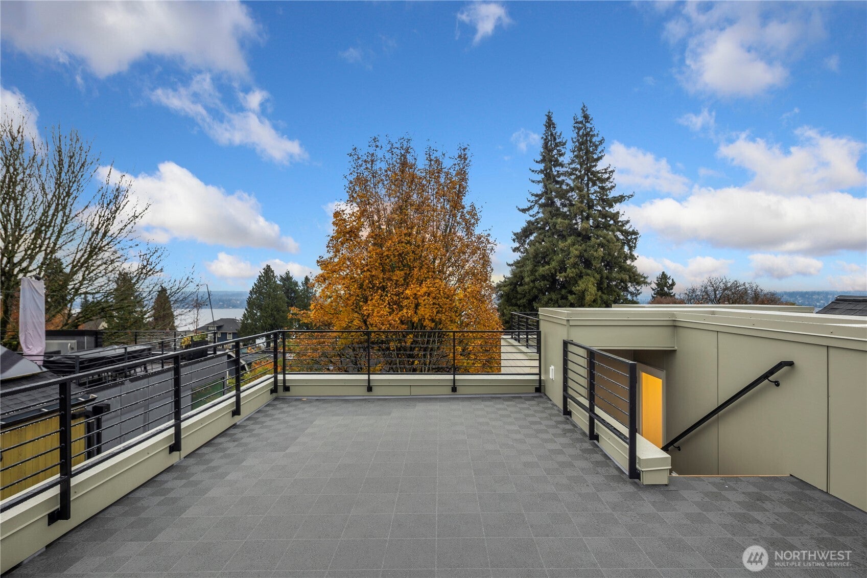 Seattle, Washington, 98122, United States, 4 Bedrooms Bedrooms, ,4 BathroomsBathrooms,Residential,Active,1992543