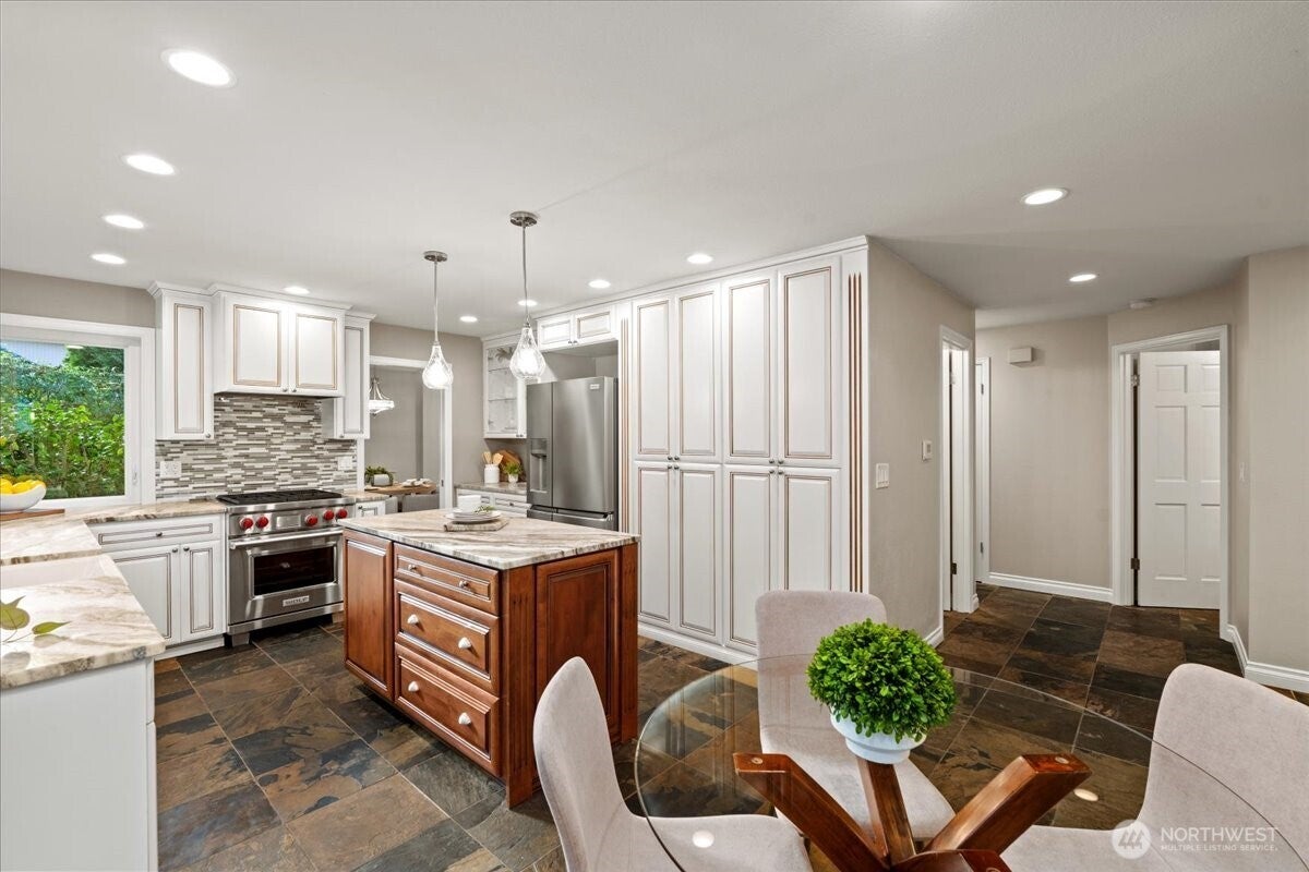 Redmond, Washington, 98052, United States, 4 Bedrooms Bedrooms, ,3 BathroomsBathrooms,Residential,Active,1953683