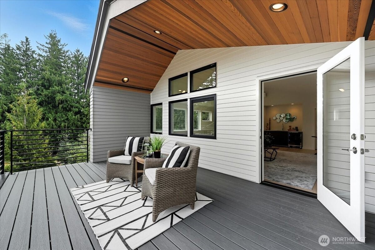 Seattle, Washington, 98125, United States, 4 Bedrooms Bedrooms, ,4 BathroomsBathrooms,Residential,Active,1943807