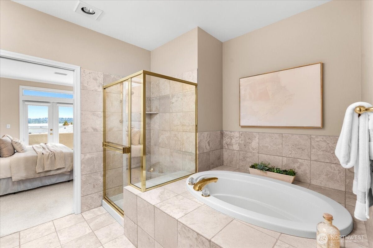 Kirkland, Washington, 98033, United States, 3 Bedrooms Bedrooms, ,2 BathroomsBathrooms,Residential,Active,1968423