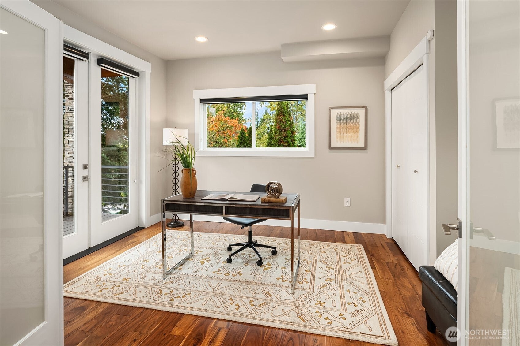 Kirkland, Washington, 98033, United States, 4 Bedrooms Bedrooms, ,5 BathroomsBathrooms,Residential,Active,1973549