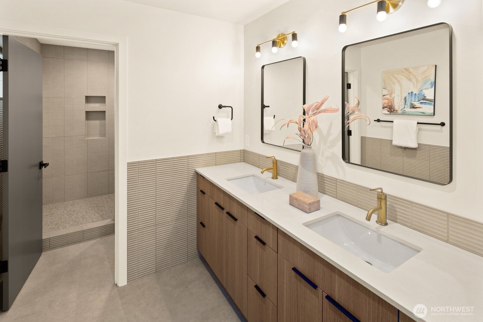 Seattle, Washington, 98118, United States, 5 Bedrooms Bedrooms, ,4 BathroomsBathrooms,Residential,Active,1909862