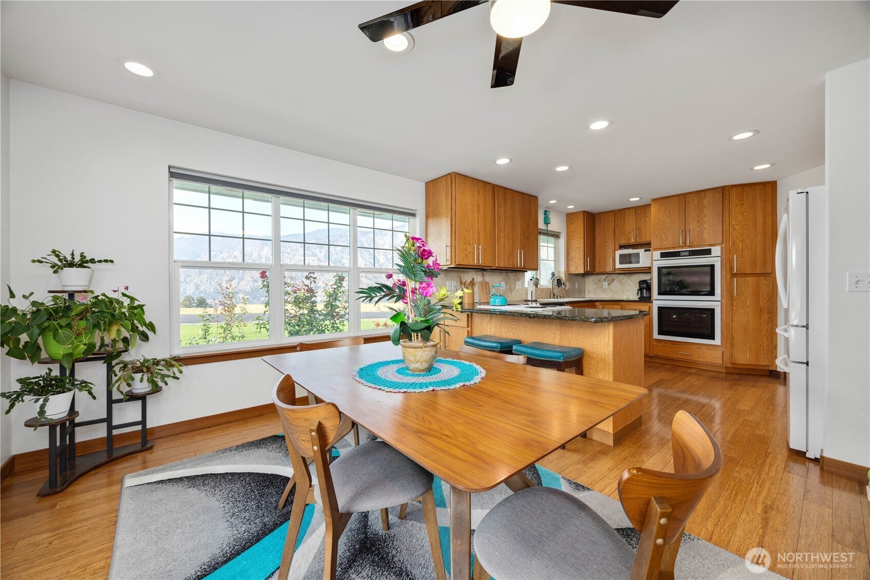 Manson, Washington, 98831, United States, 3 Bedrooms Bedrooms, ,3 BathroomsBathrooms,Residential,Active,1946323