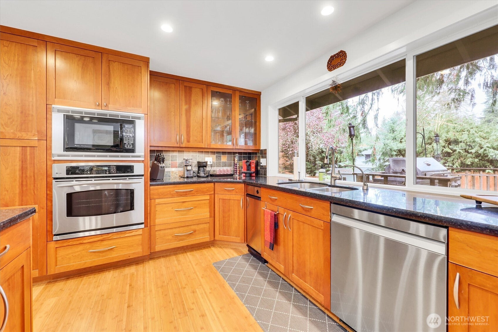 Redmond, Washington, 98052, United States, 5 Bedrooms Bedrooms, ,3 BathroomsBathrooms,Residential,Active,1988724