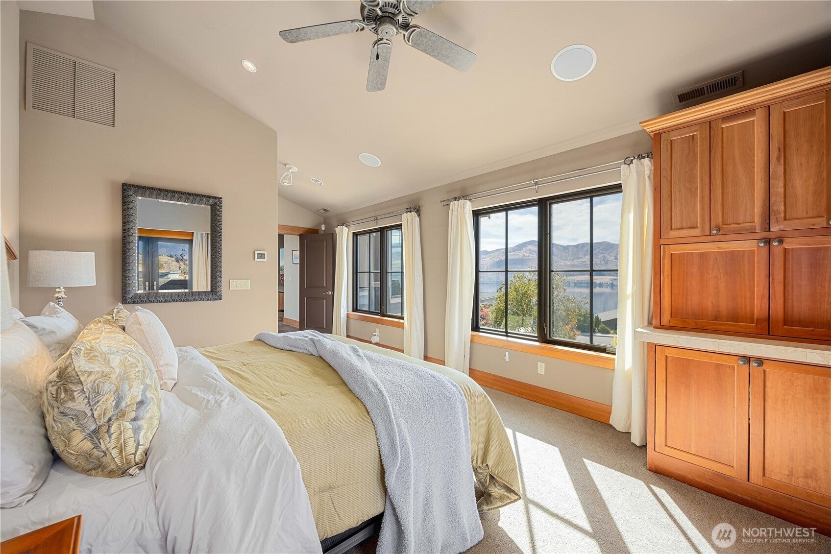 Chelan, Washington, 98816, United States, 4 Bedrooms Bedrooms, ,4 BathroomsBathrooms,Residential,Active,1869141