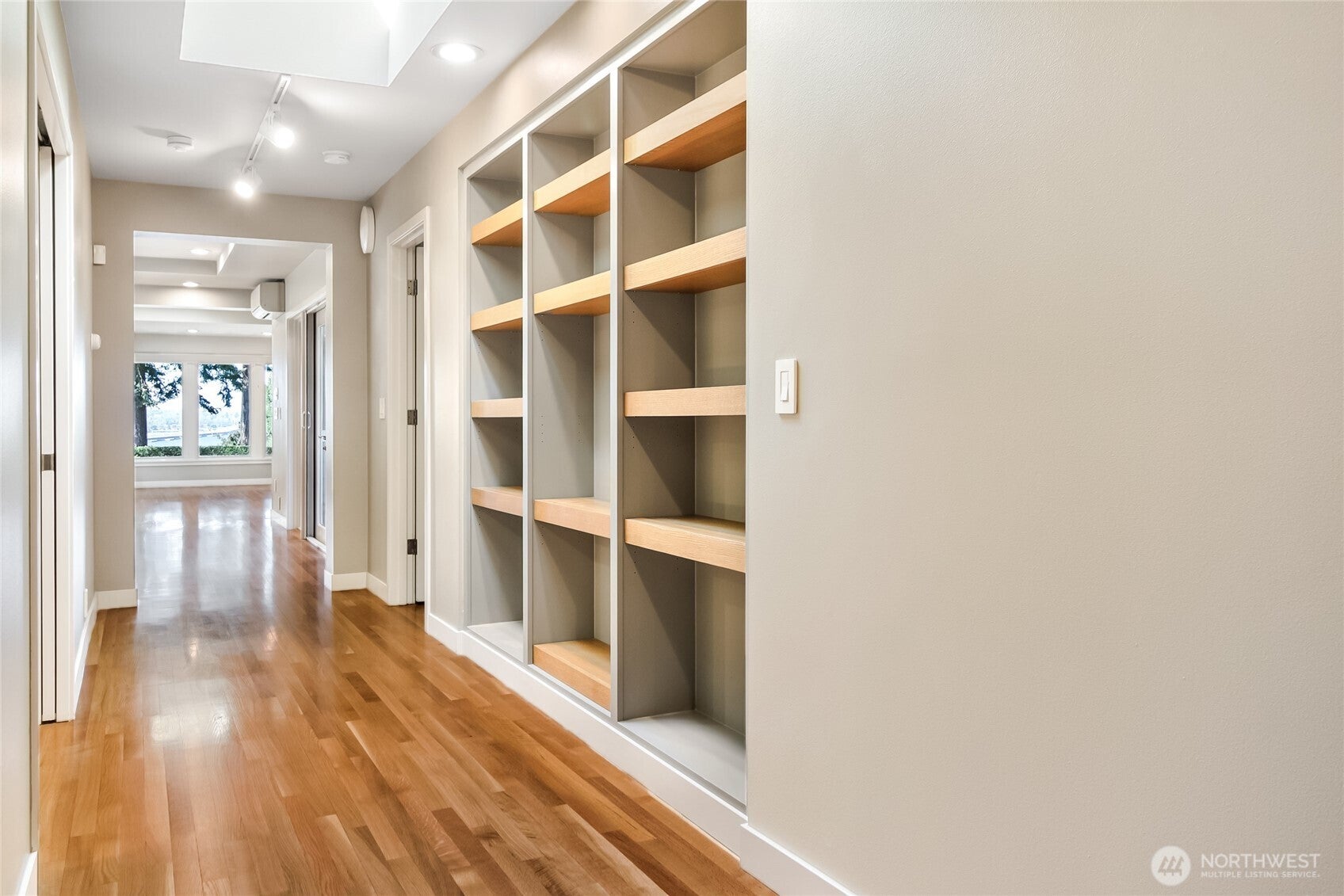 Medina, Washington, 98039, United States, 3 Bedrooms Bedrooms, ,3 BathroomsBathrooms,Residential,Active,1781504