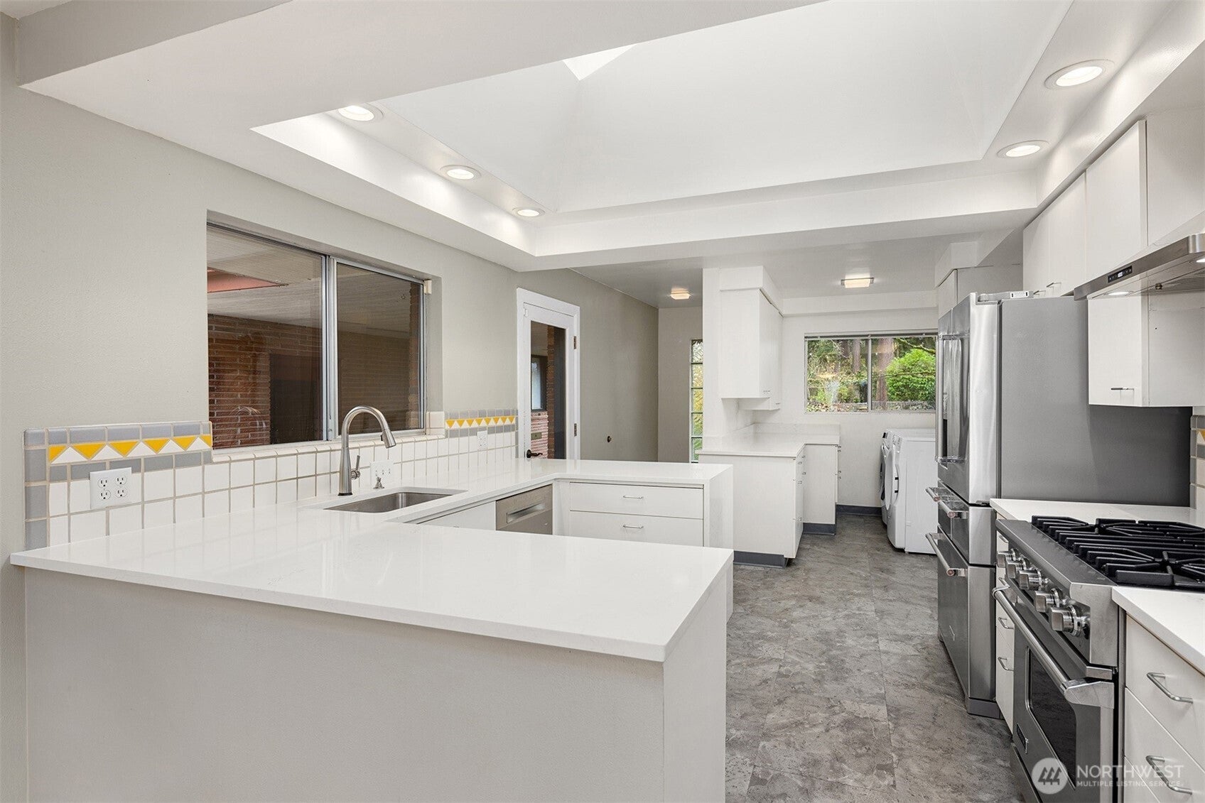 Seattle, Washington, 98125, United States, 7 Bedrooms Bedrooms, ,3 BathroomsBathrooms,Residential,Active,1999918