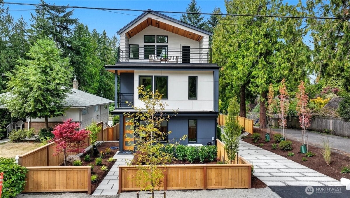 Seattle, Washington, 98125, United States, 4 Bedrooms Bedrooms, ,4 BathroomsBathrooms,Residential,Active,1943807