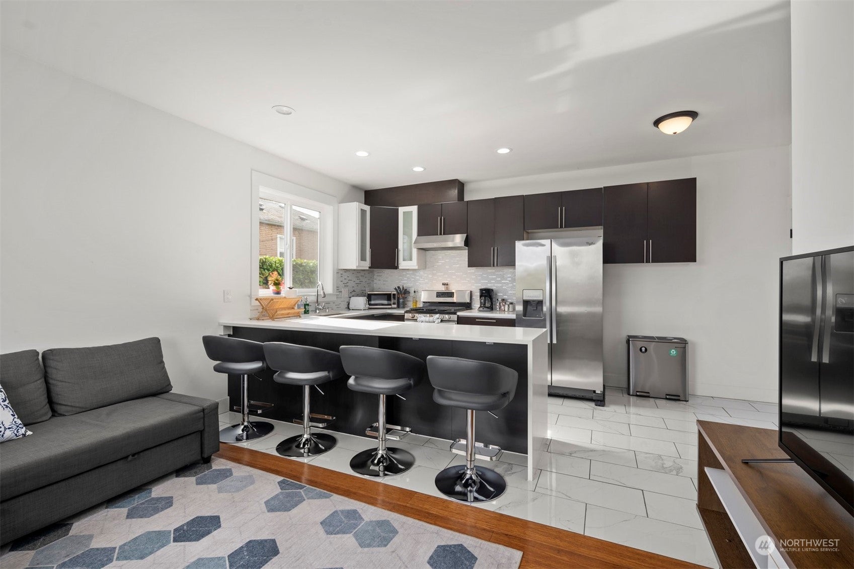 Seattle, Washington, 98178, United States, ,7 BathroomsBathrooms,Residential,Active,1702986