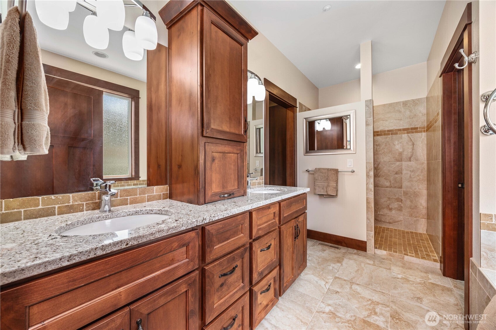 Orondo, Washington, 98843, United States, 3 Bedrooms Bedrooms, ,4 BathroomsBathrooms,Residential,Active,1823970
