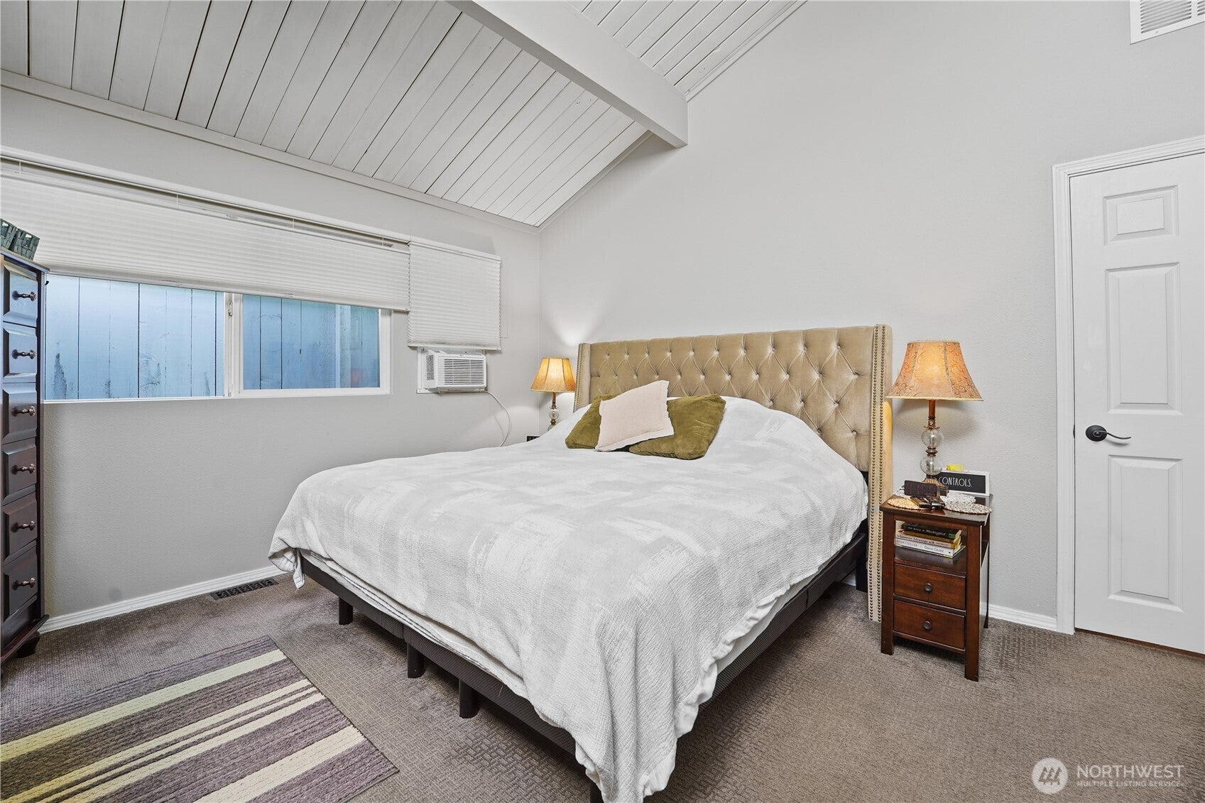Clyde Hill, Washington, 98004, United States, 3 Bedrooms Bedrooms, ,1 BathroomBathrooms,Residential,Active,1922311