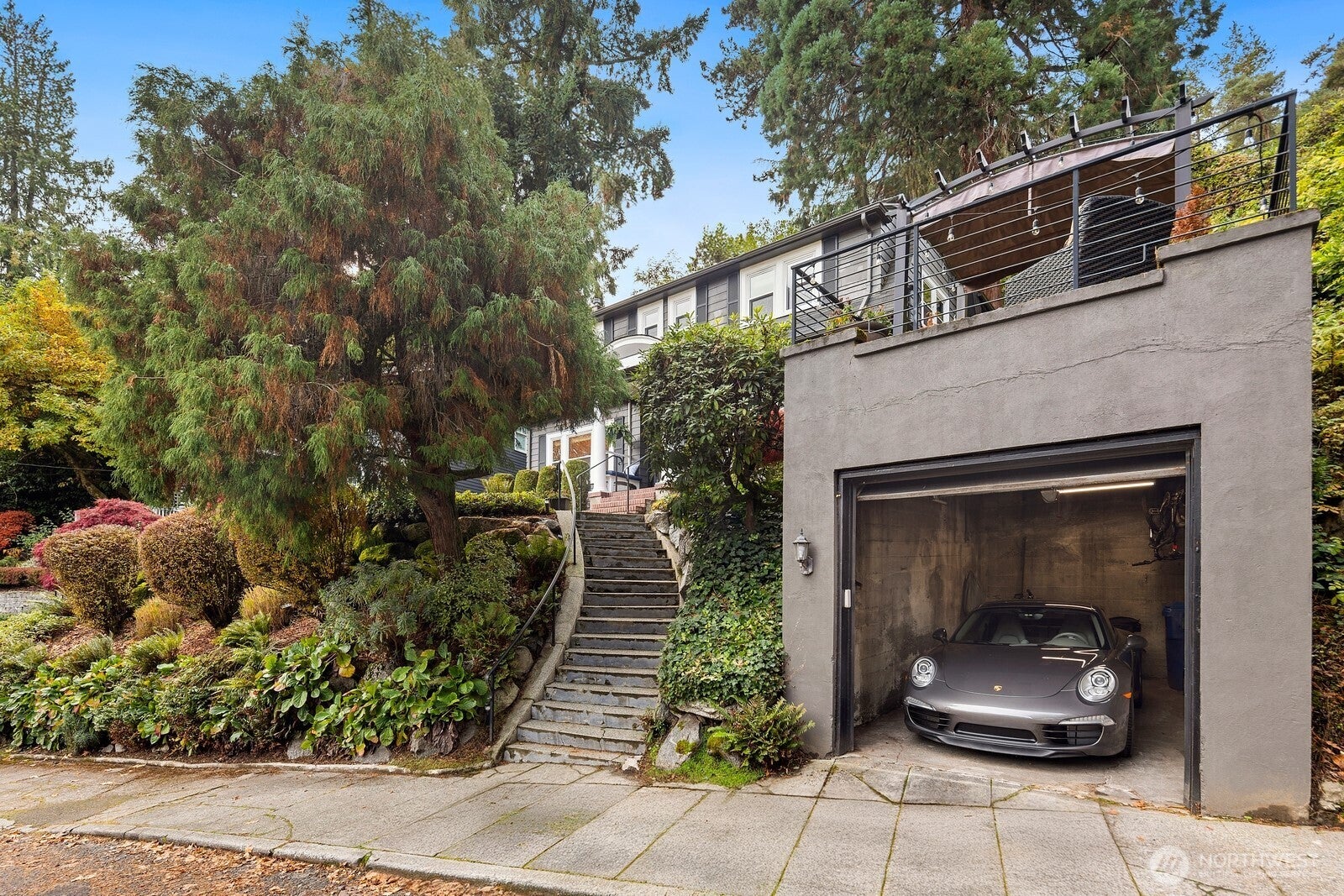 Seattle, Washington, 98122, United States, 3 Bedrooms Bedrooms, ,3 BathroomsBathrooms,Residential,Active,1988423