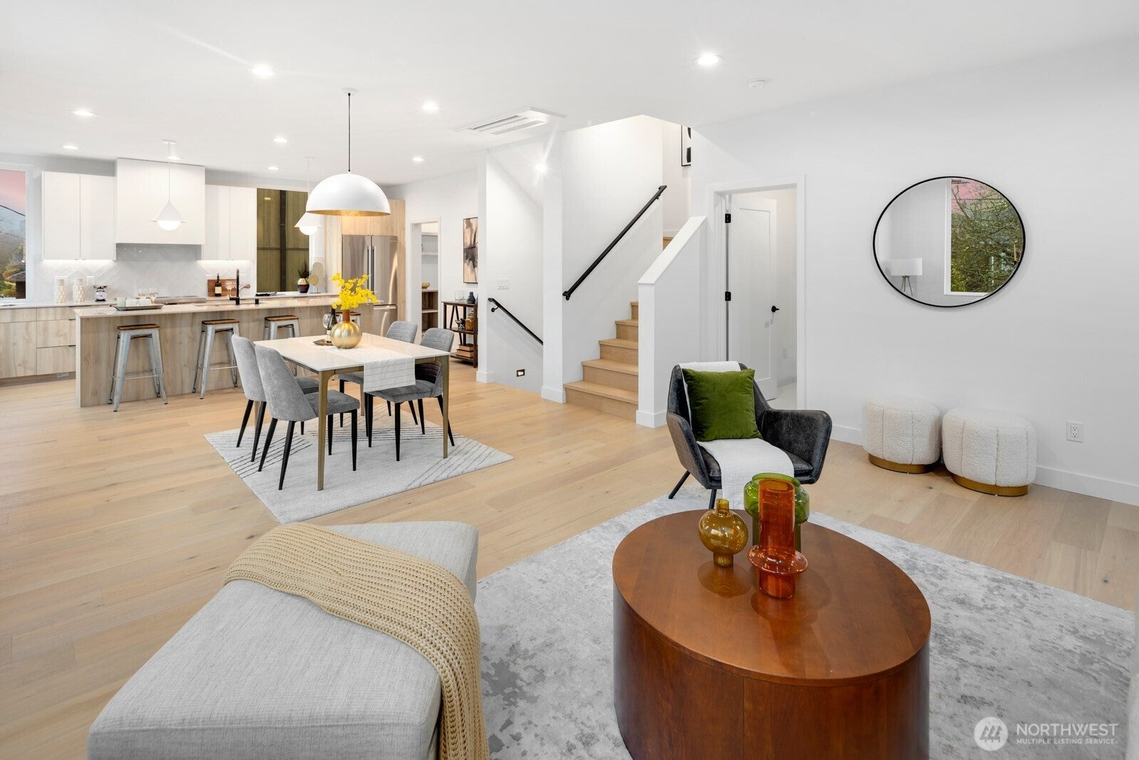 Seattle, Washington, 98122, United States, 4 Bedrooms Bedrooms, ,4 BathroomsBathrooms,Residential,Active,1992543