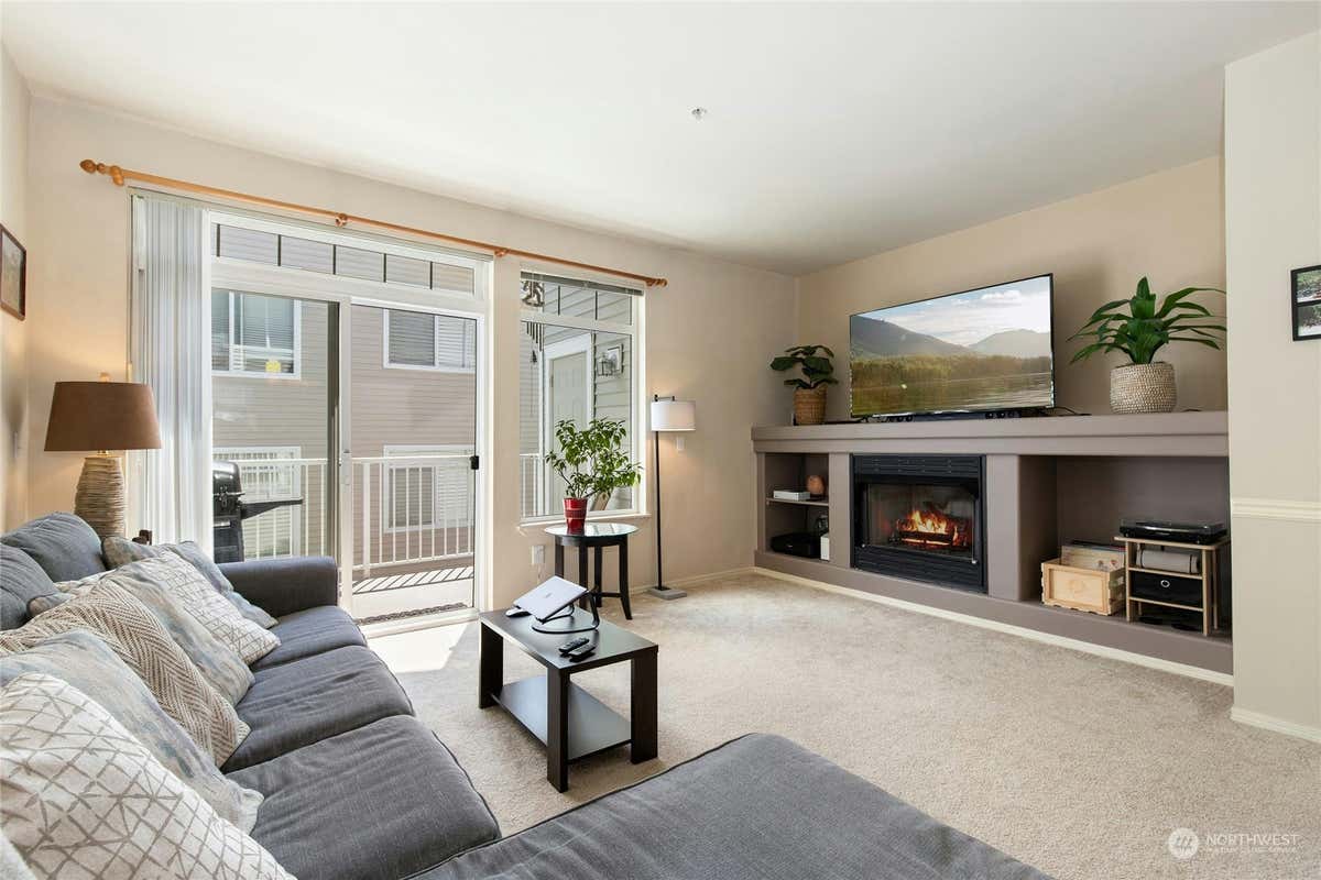 5400 HARBOUR POINTE BLVD UNIT J202, MUKILTEO, WA 98275, photo 1 of 29