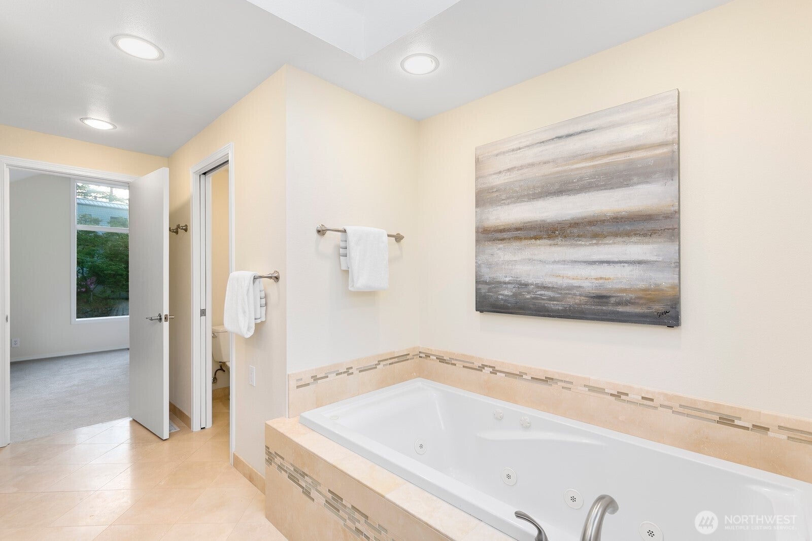 Kirkland, Washington, 98033, United States, 4 Bedrooms Bedrooms, ,3 BathroomsBathrooms,Residential,Active,1909901