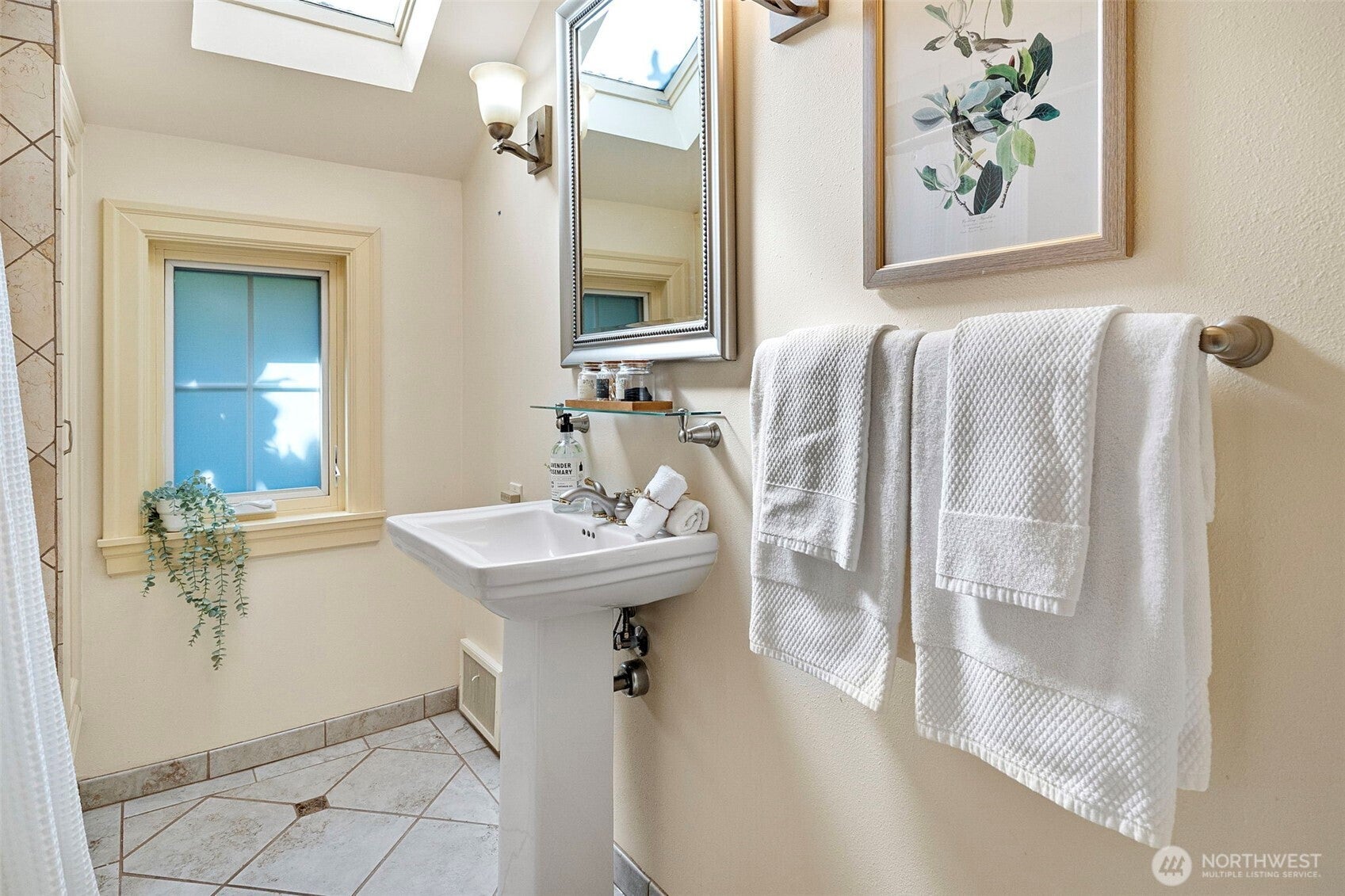 Tacoma, Washington, 98406, United States, 4 Bedrooms Bedrooms, ,4 BathroomsBathrooms,Residential,Active,1952076