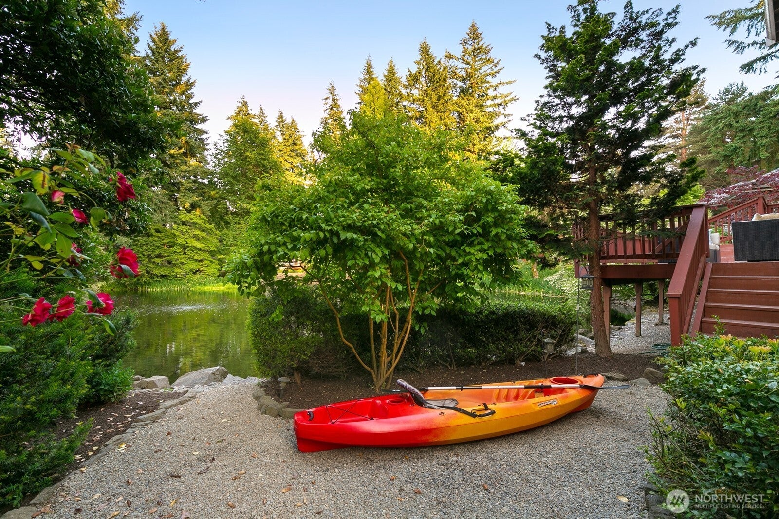 Kirkland, Washington, 98033, United States, 4 Bedrooms Bedrooms, ,3 BathroomsBathrooms,Residential,Active,1909901
