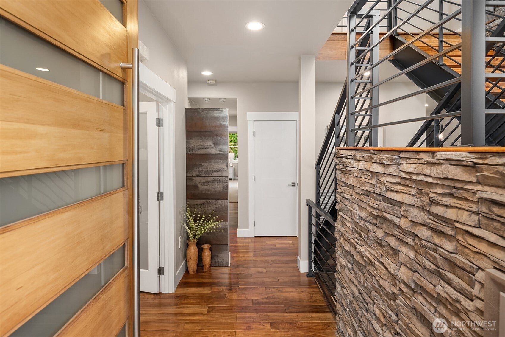 Kirkland, Washington, 98033, United States, 4 Bedrooms Bedrooms, ,5 BathroomsBathrooms,Residential,Active,1973549