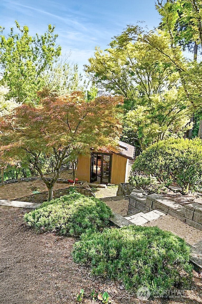 Bellevue, Washington, 98004, United States, 3 Bedrooms Bedrooms, ,2 BathroomsBathrooms,Residential,Active,1876689