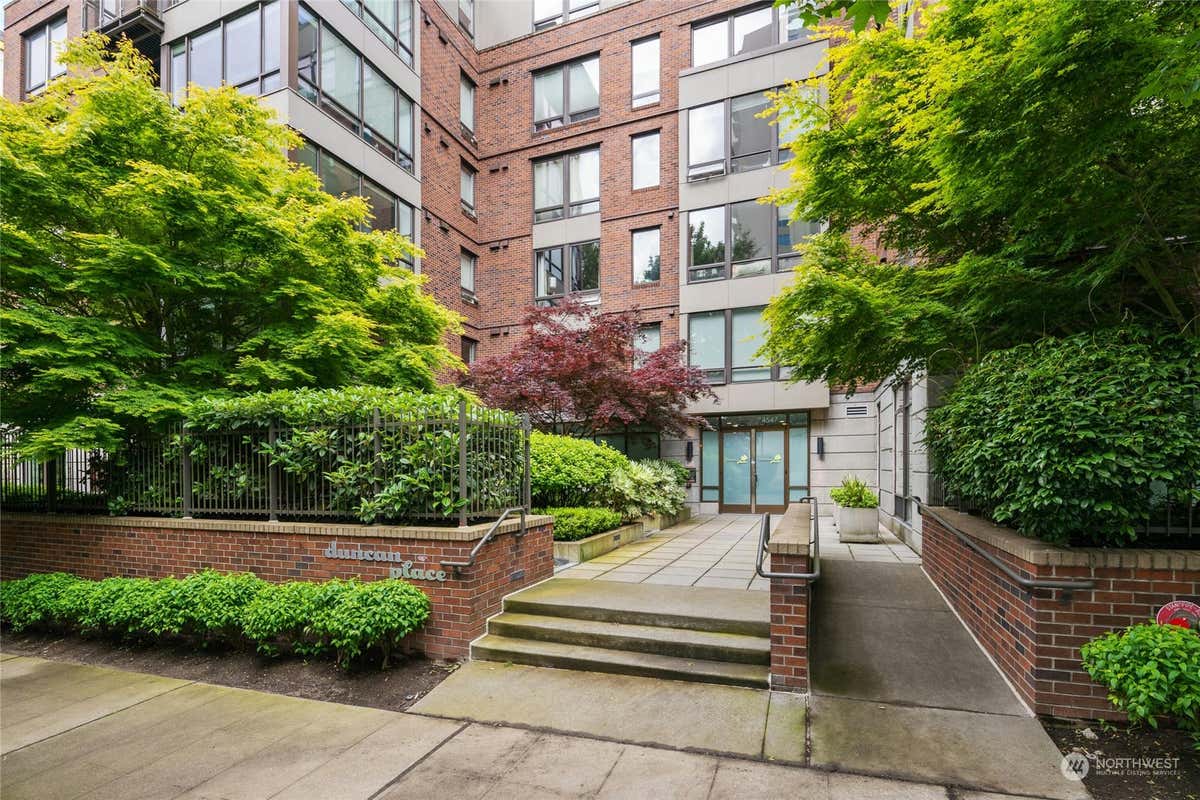 4547 8TH AVE NE APT 308, SEATTLE, WA 98105, photo 1 of 27