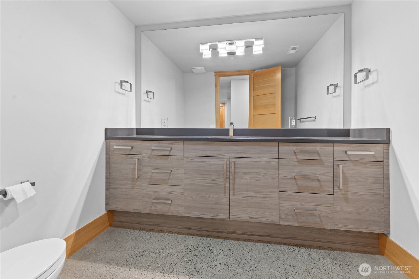 Lake Tapps, Washington, 98391, United States, 3 Bedrooms Bedrooms, ,6 BathroomsBathrooms,Residential,Active,1914925