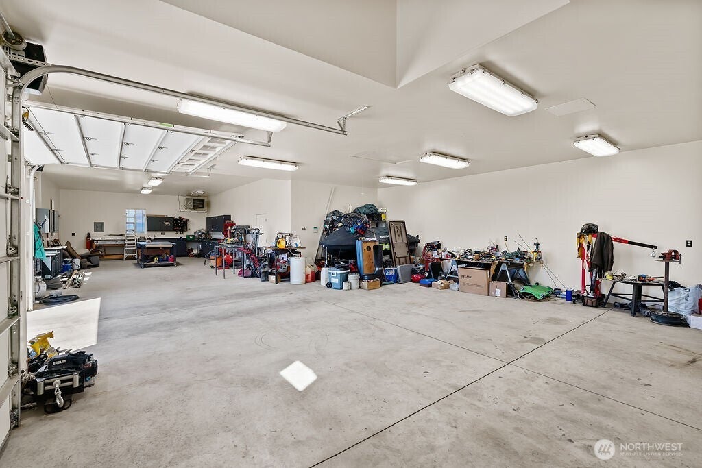 Yakima, Washington, 98901, United States, 4 Bedrooms Bedrooms, ,3 BathroomsBathrooms,Residential,Active,1820832