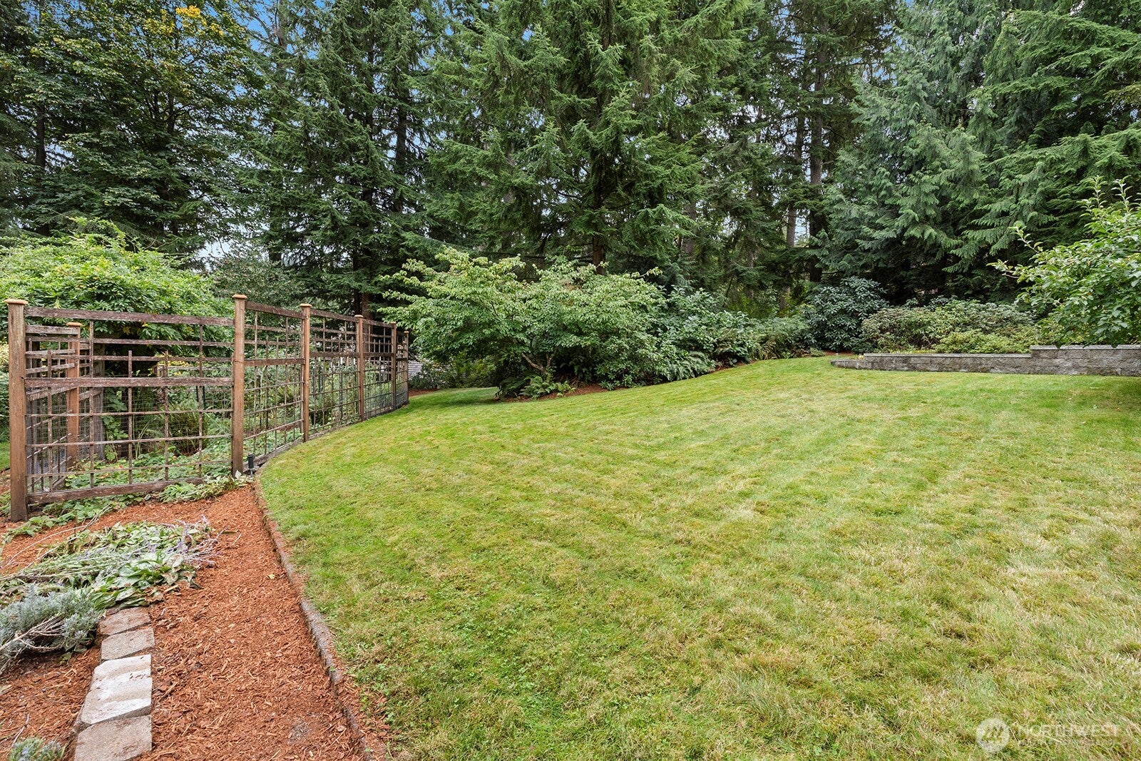 Issaquah, Washington, 98027, United States, 4 Bedrooms Bedrooms, ,3 BathroomsBathrooms,Residential,Active,1952447