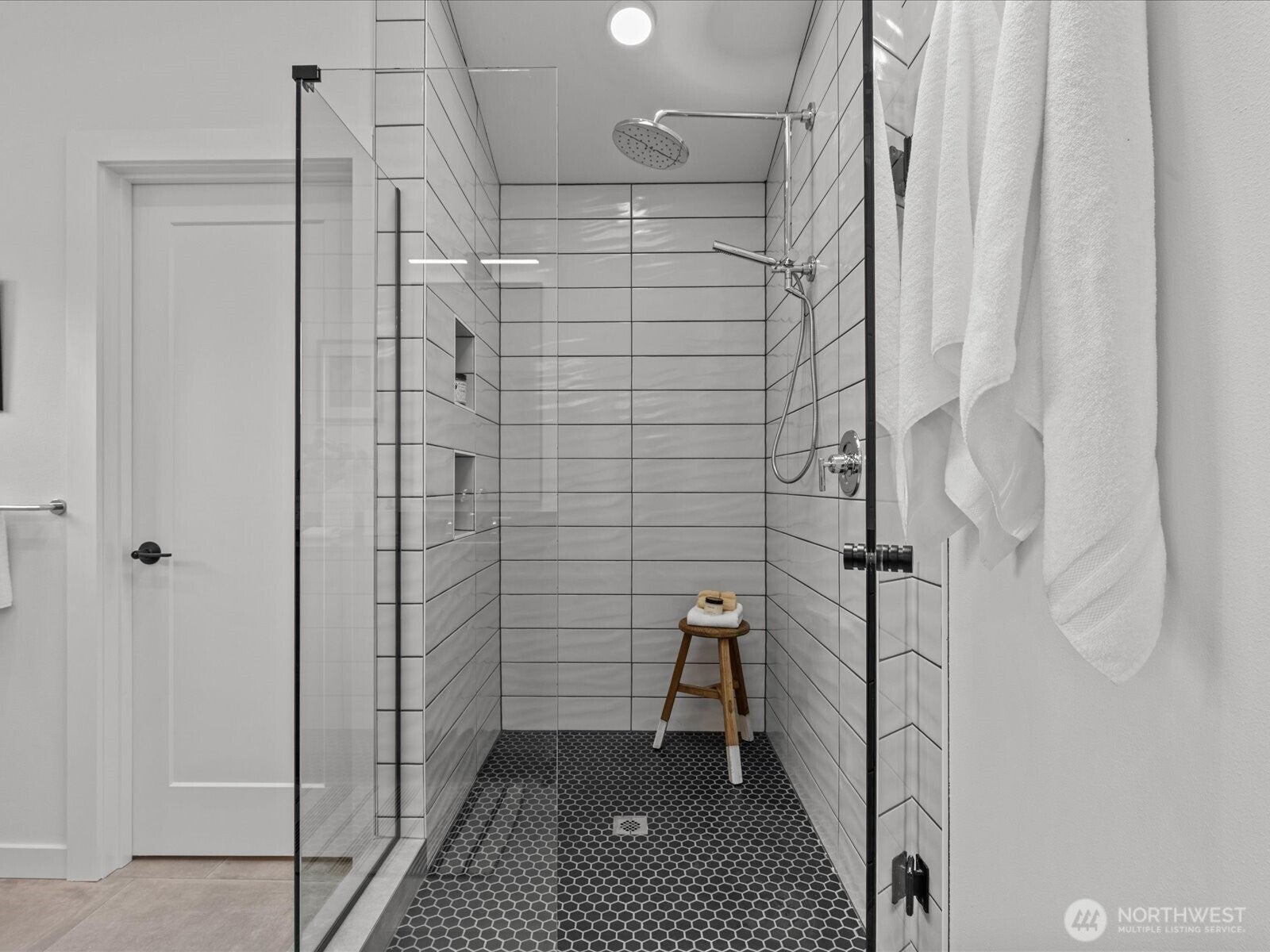 Seattle, Washington, 98117, United States, 4 Bedrooms Bedrooms, ,4 BathroomsBathrooms,Residential,Active,1996697