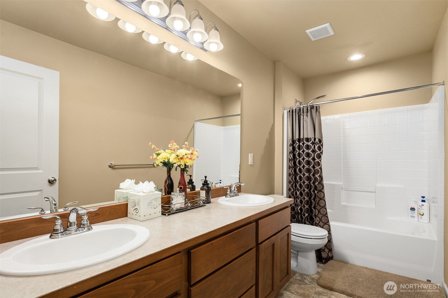 Bothell, Washington, 98021, United States, 4 Bedrooms Bedrooms, ,3 BathroomsBathrooms,Residential,Active,1922335