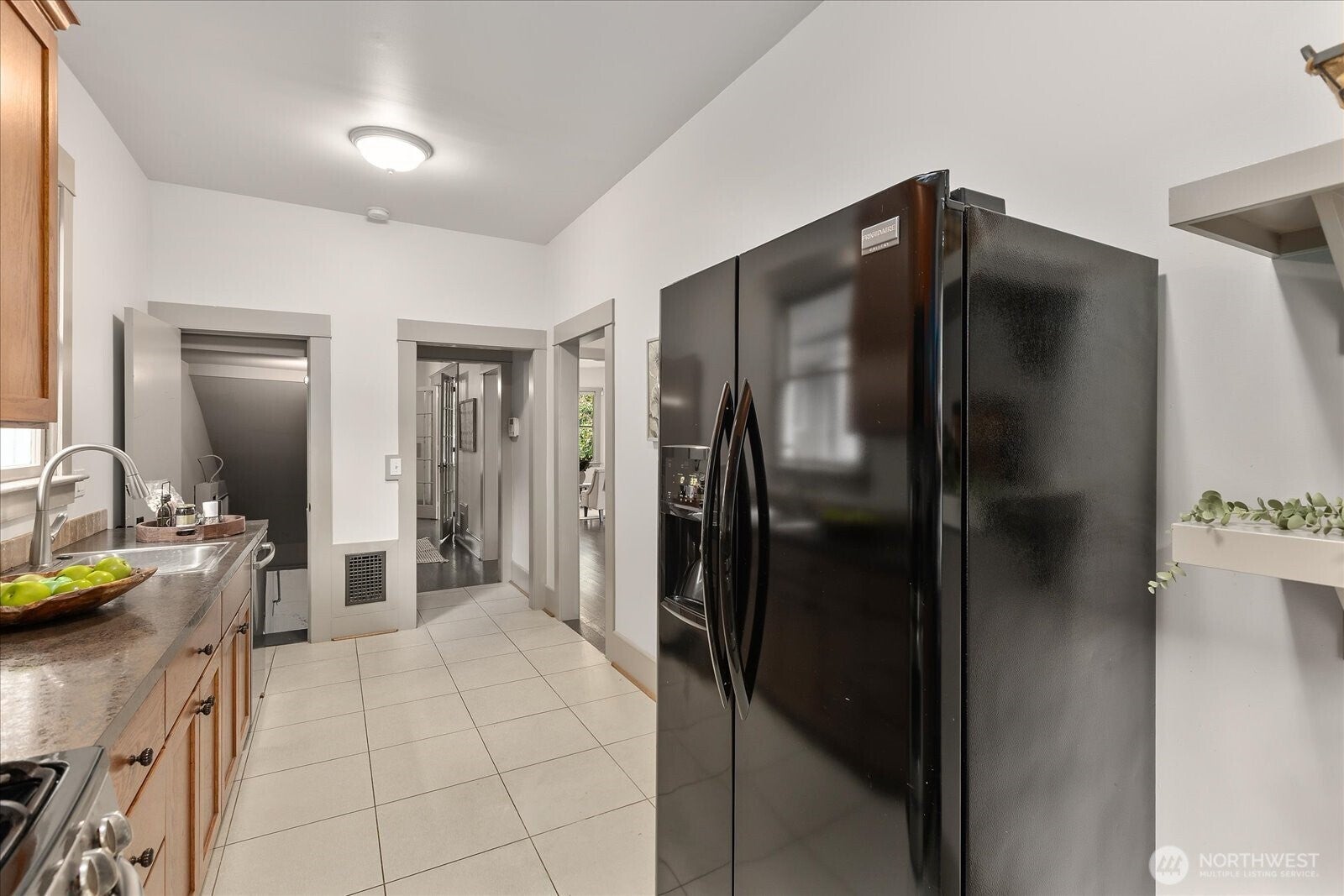 Seattle, Washington, 98102, United States, 4 Bedrooms Bedrooms, ,2 BathroomsBathrooms,Residential,Active,1905356
