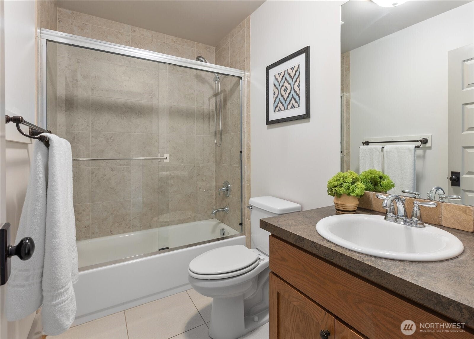 Seattle, Washington, 98102, United States, 4 Bedrooms Bedrooms, ,2 BathroomsBathrooms,Residential,Active,1905356