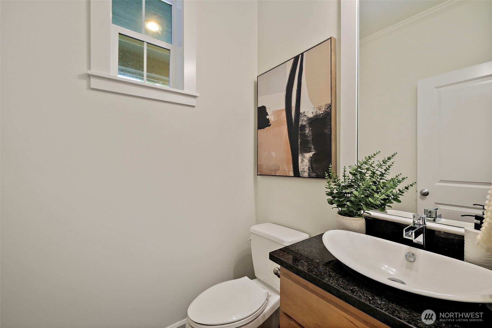 Snoqualmie, Washington, 98065, United States, 4 Bedrooms Bedrooms, ,4 BathroomsBathrooms,Residential,Pending,2009402