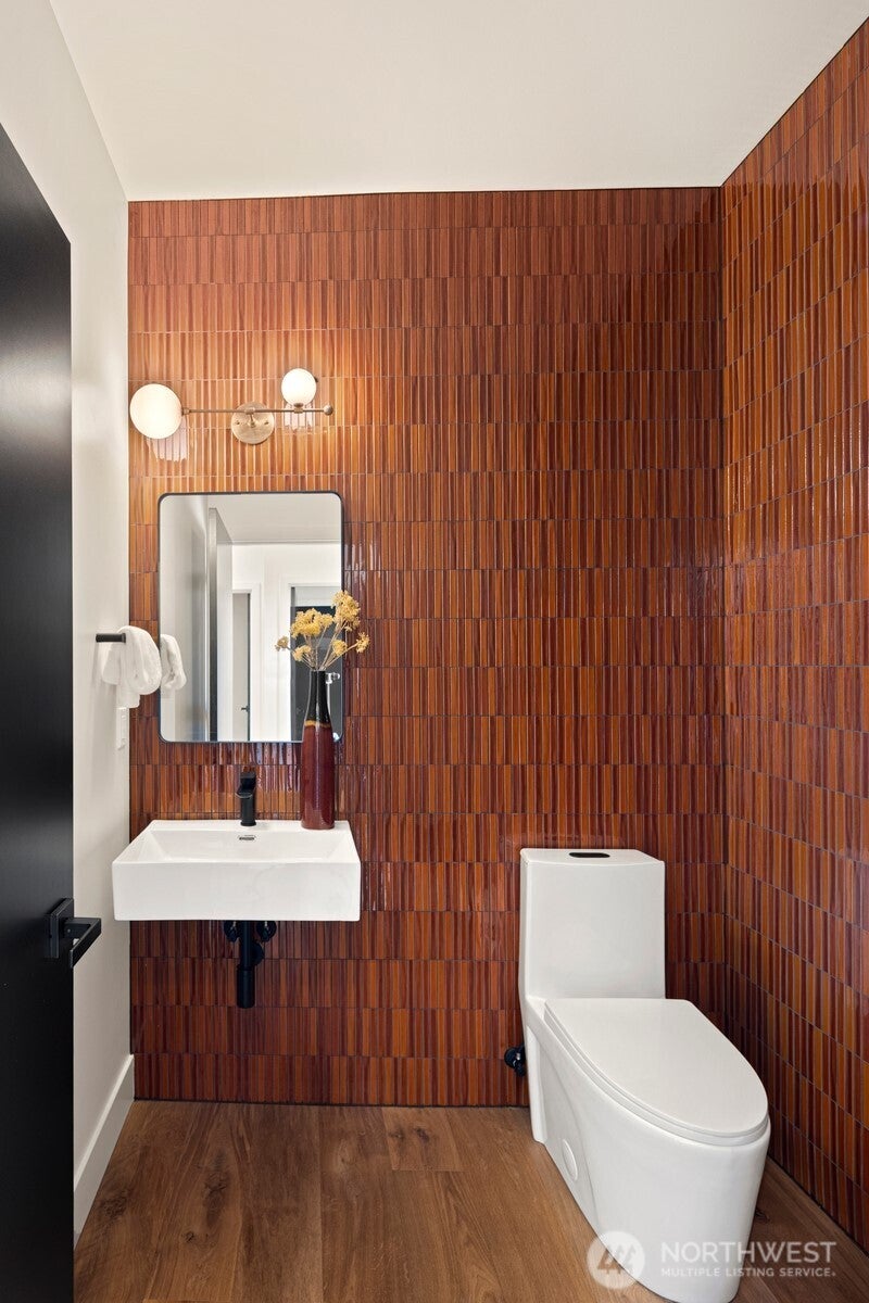 Seattle, Washington, 98118, United States, 6 Bedrooms Bedrooms, ,4 BathroomsBathrooms,Residential,Active,1965834