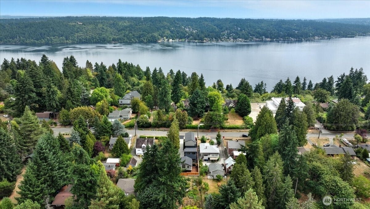 Seattle, Washington, 98125, United States, 4 Bedrooms Bedrooms, ,4 BathroomsBathrooms,Residential,Active,1943807