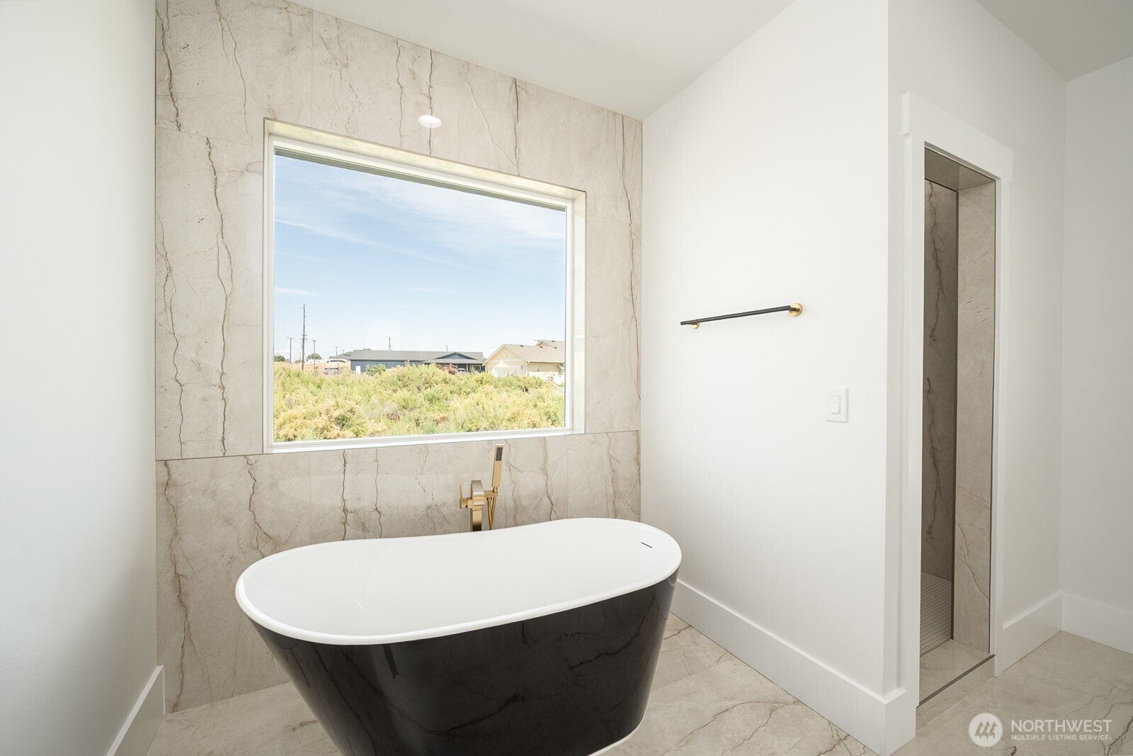 Moses Lake, Washington, 98837, United States, 4 Bedrooms Bedrooms, ,4 BathroomsBathrooms,Residential,Active,1886784