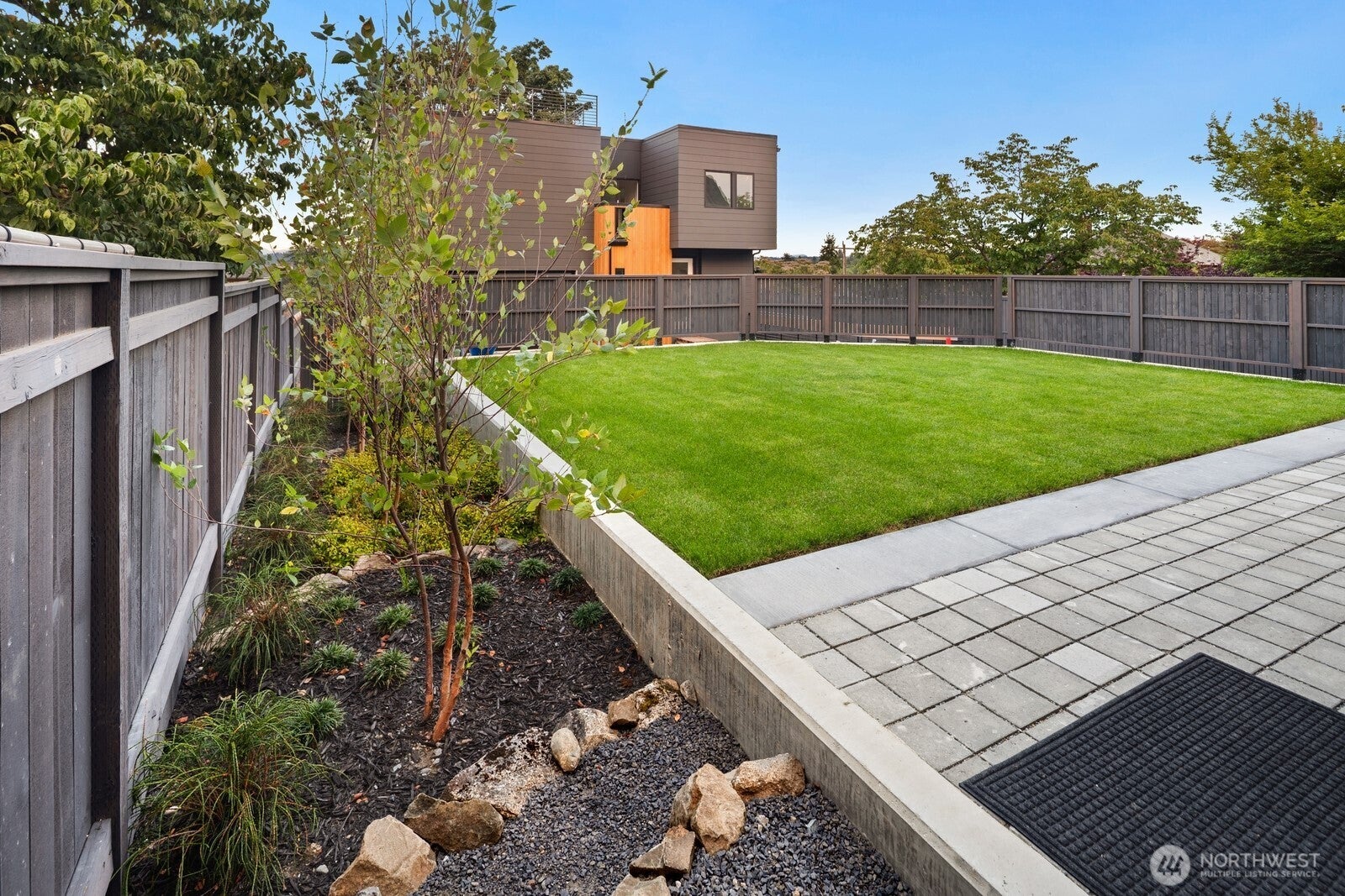 Seattle, Washington, 98118, United States, 5 Bedrooms Bedrooms, ,4 BathroomsBathrooms,Residential,Active,1909862