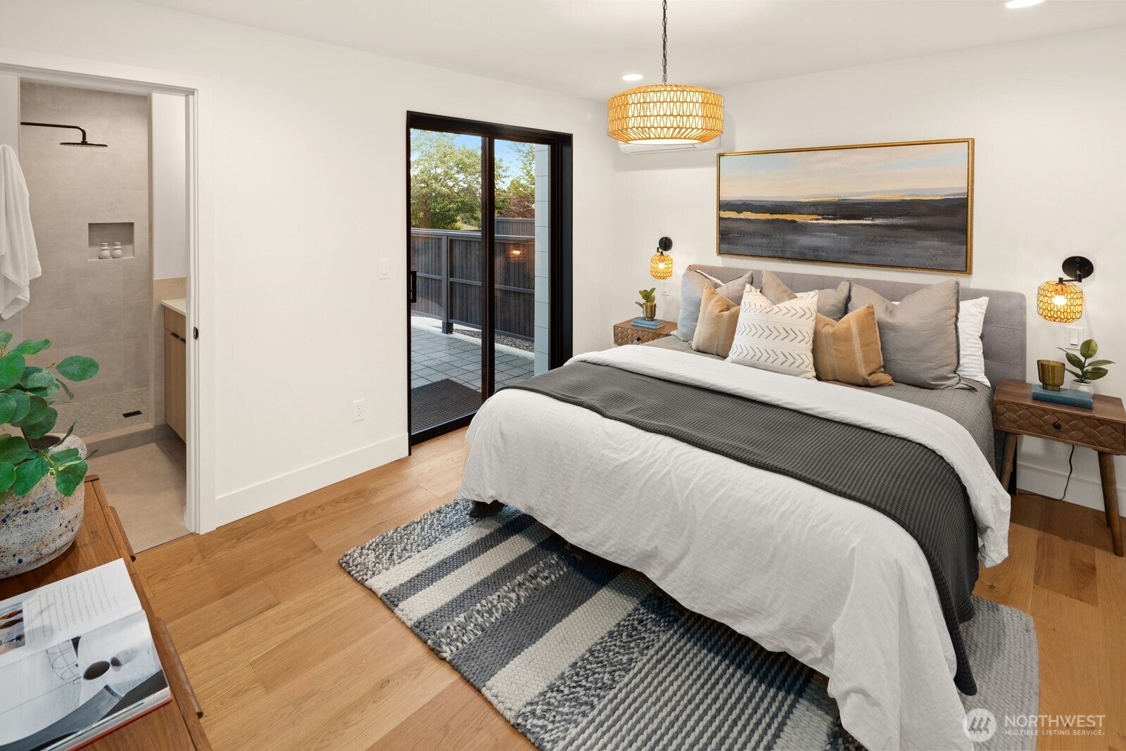 Seattle, Washington, 98118, United States, 5 Bedrooms Bedrooms, ,4 BathroomsBathrooms,Residential,Active,1909862