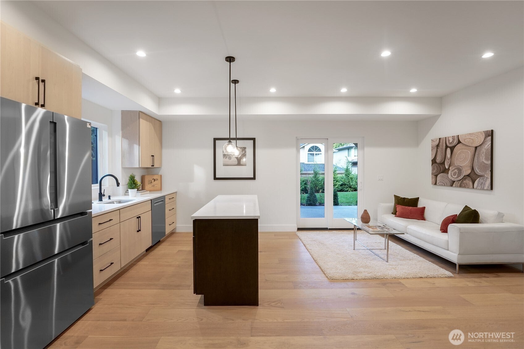 Kirkland, Washington, 98033, United States, 6 Bedrooms Bedrooms, ,7 BathroomsBathrooms,Residential,Active,2015249