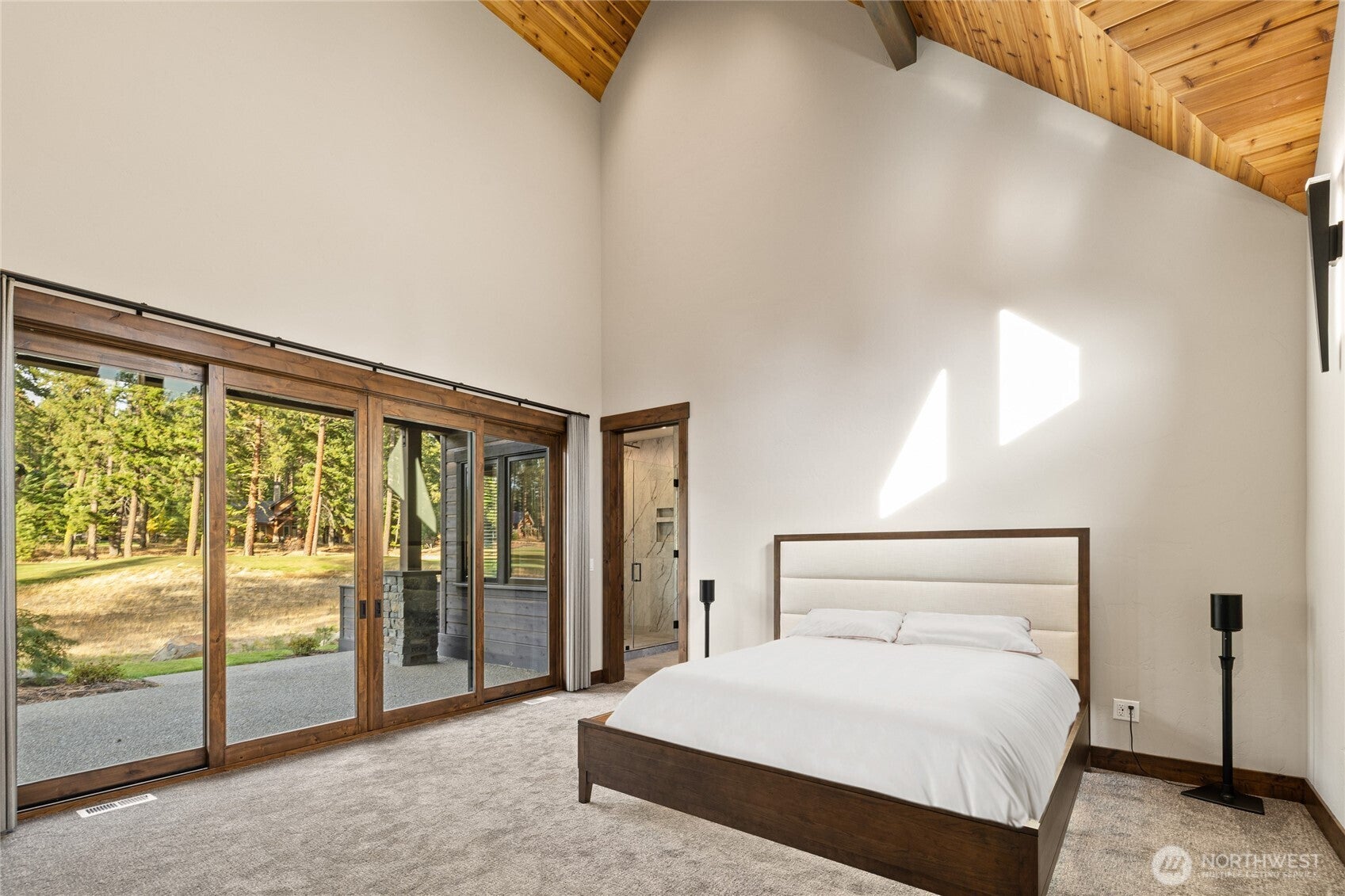 Cle Elum, Washington, 98922, United States, 5 Bedrooms Bedrooms, ,6 BathroomsBathrooms,Residential,Active,2012925