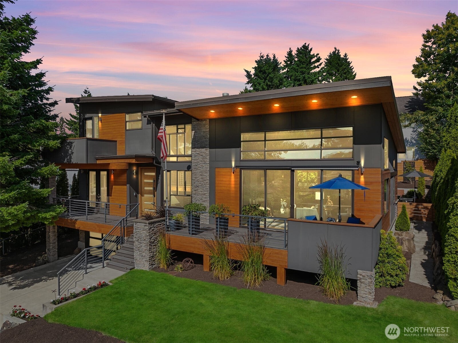 Kirkland, Washington, 98033, United States, 4 Bedrooms Bedrooms, ,5 BathroomsBathrooms,Residential,Active,1973549