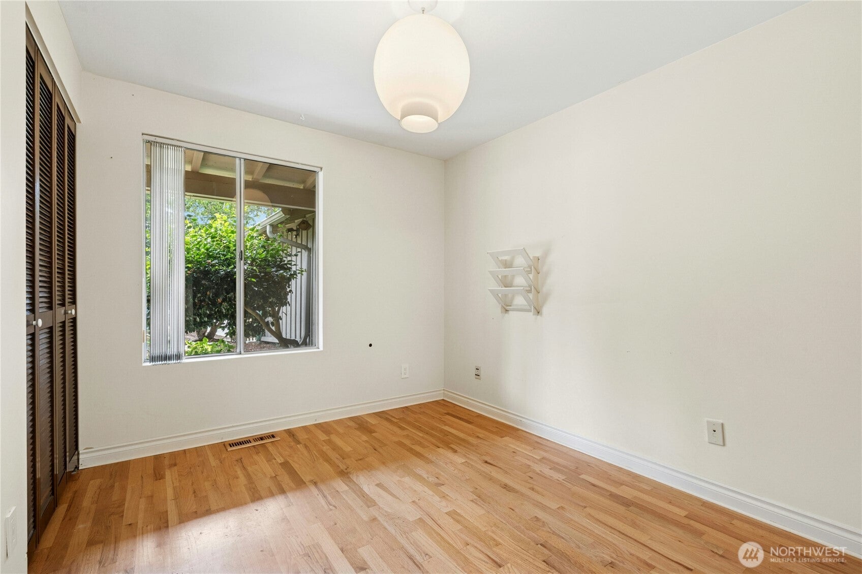 Bellevue, Washington, 98008, United States, 3 Bedrooms Bedrooms, ,2 BathroomsBathrooms,Residential,Active,1914589