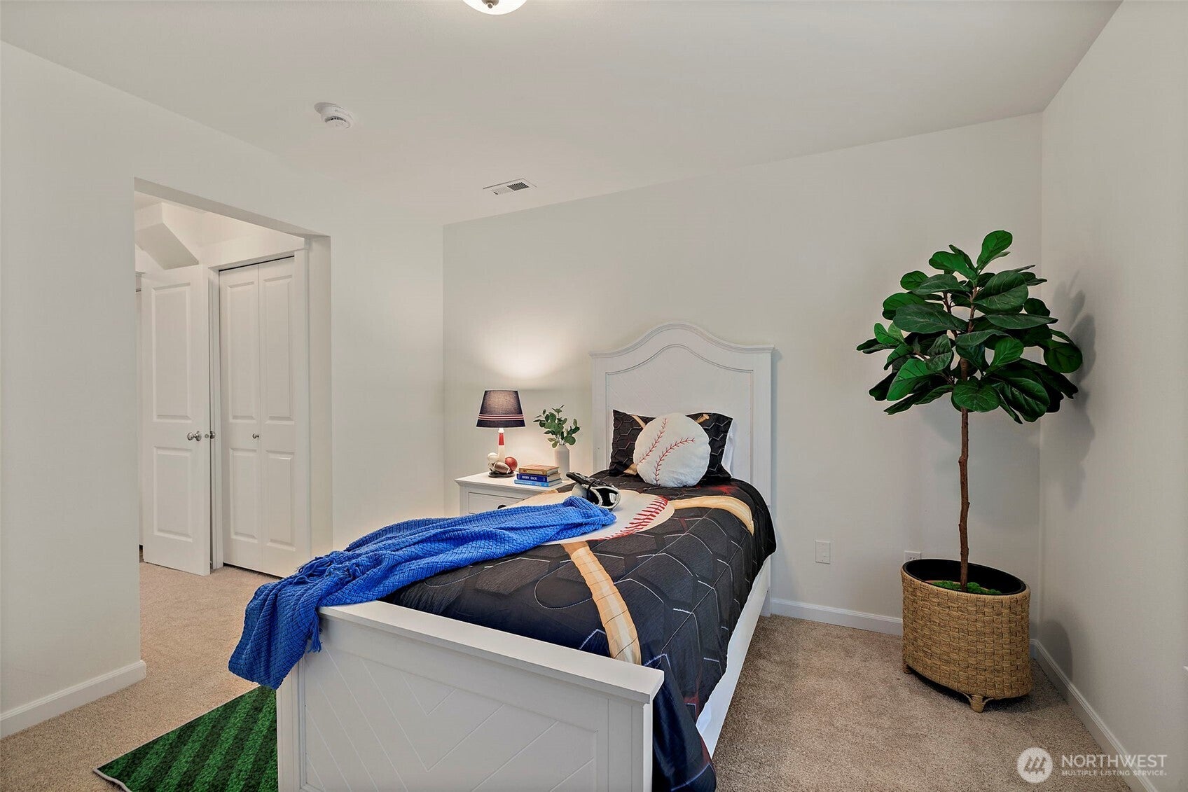 Snoqualmie, Washington, 98065, United States, 4 Bedrooms Bedrooms, ,4 BathroomsBathrooms,Residential,Pending,2009402