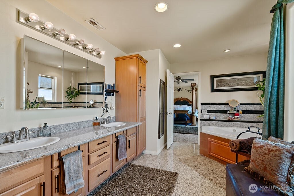 Yakima, Washington, 98901, United States, 4 Bedrooms Bedrooms, ,3 BathroomsBathrooms,Residential,Active,1820832