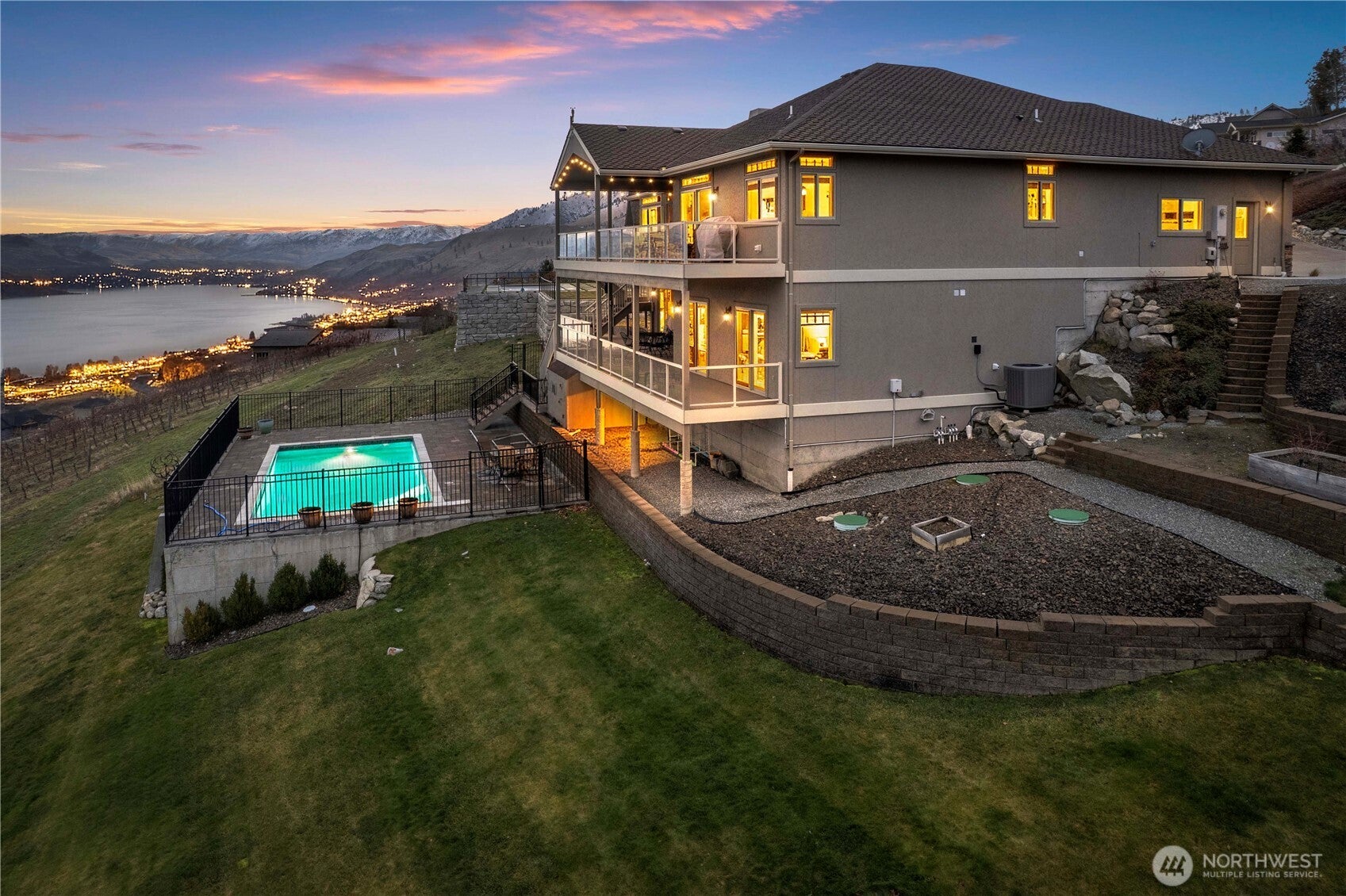 Chelan, Washington, 98816, United States, 5 Bedrooms Bedrooms, ,4 BathroomsBathrooms,Residential,Active,2009141
