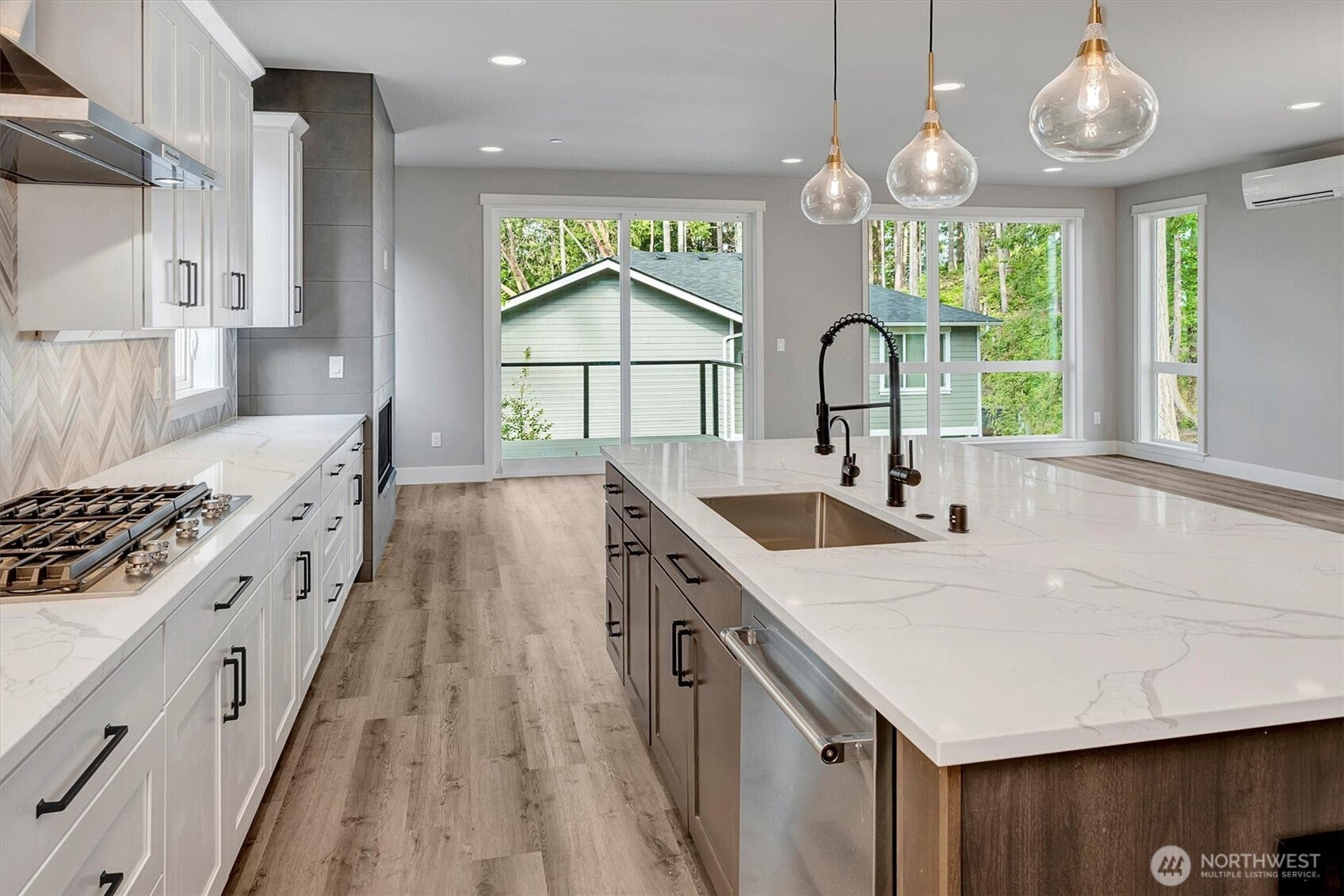 Sammamish, Washington, 98074, United States, 4 Bedrooms Bedrooms, ,4 BathroomsBathrooms,Residential,Active,1886848