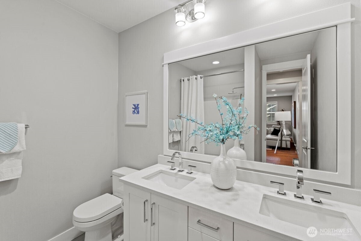 Bothell, Washington, 98021, United States, 4 Bedrooms Bedrooms, ,5 BathroomsBathrooms,Residential,Active,1860296