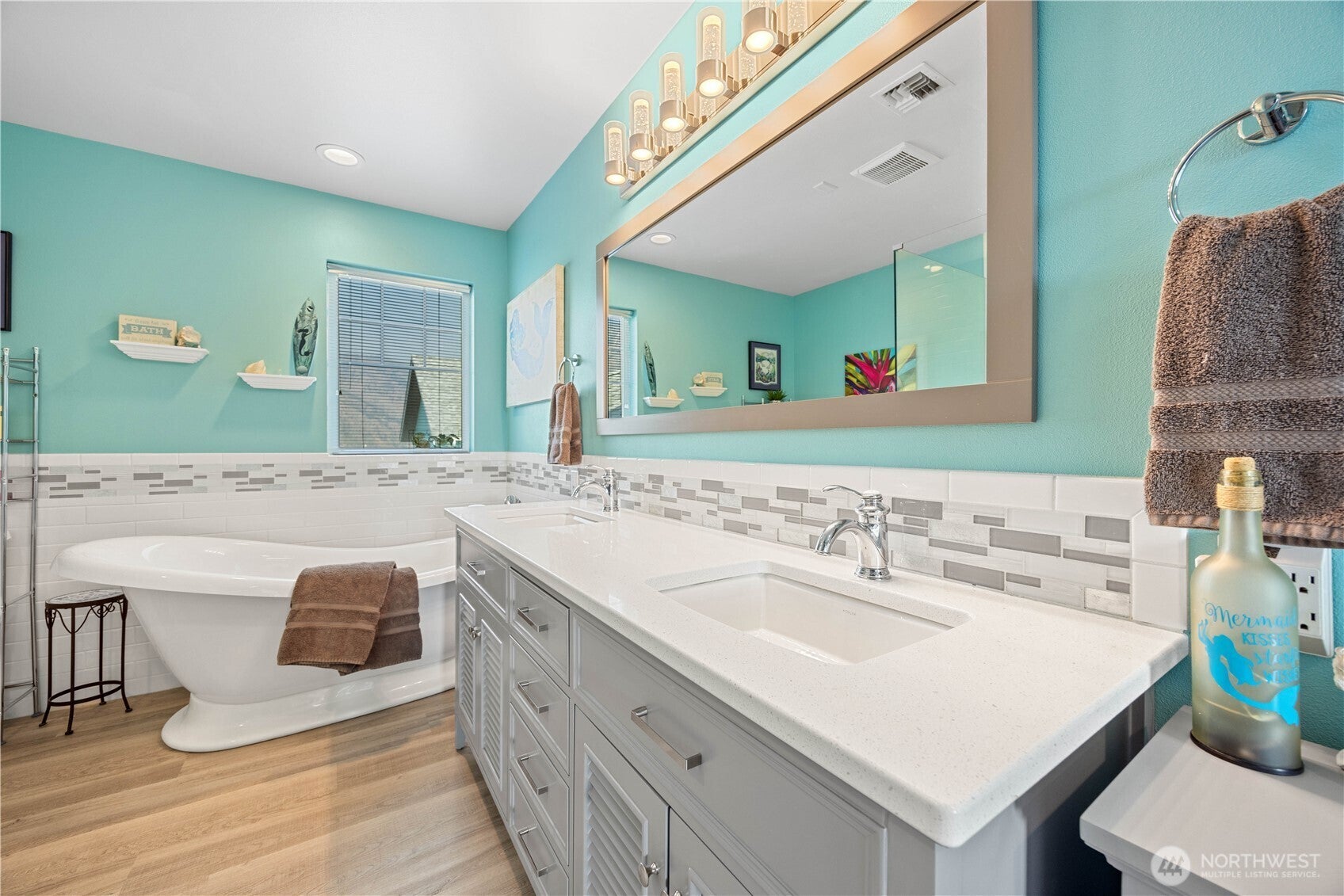Manson, Washington, 98831, United States, 3 Bedrooms Bedrooms, ,3 BathroomsBathrooms,Residential,Active,1946323