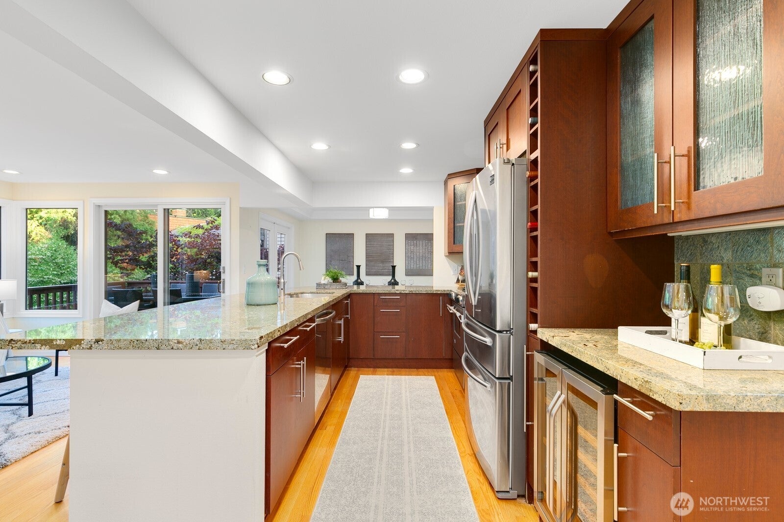 Kirkland, Washington, 98033, United States, 4 Bedrooms Bedrooms, ,3 BathroomsBathrooms,Residential,Active,1909901