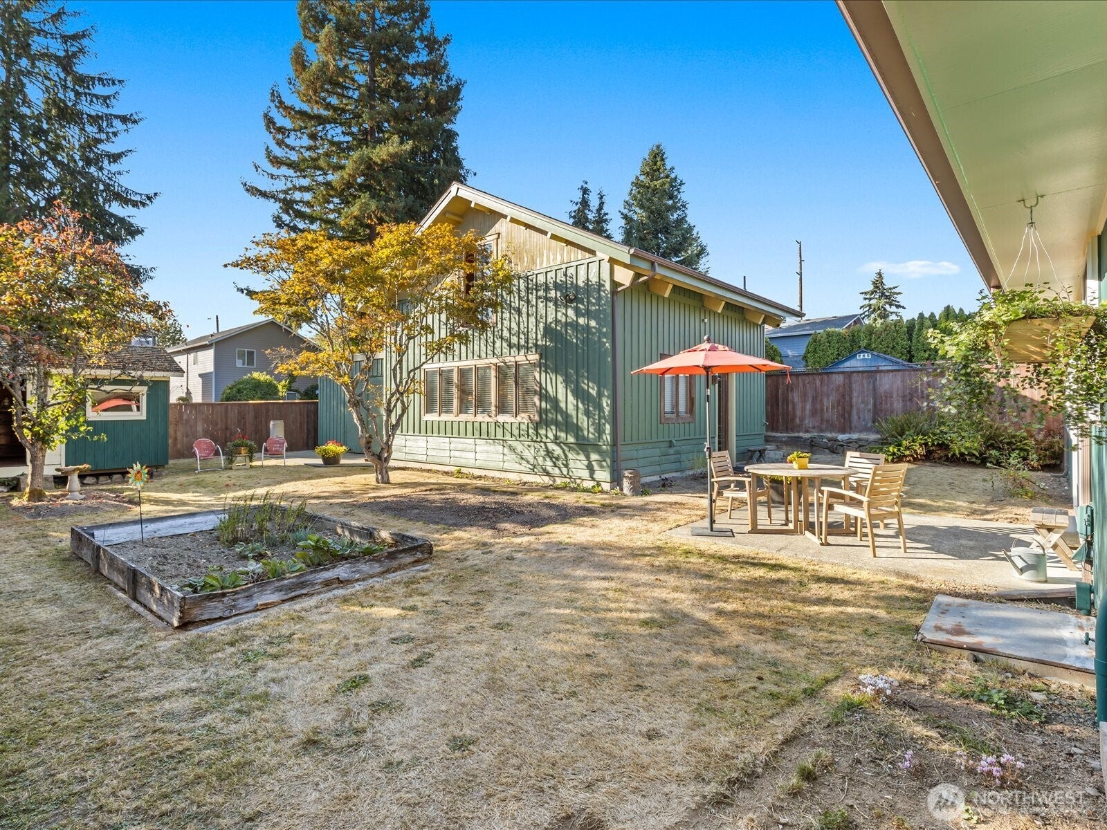 Seattle, Washington, 98103, United States, 3 Bedrooms Bedrooms, ,1 BathroomBathrooms,Residential,Active,1953017
